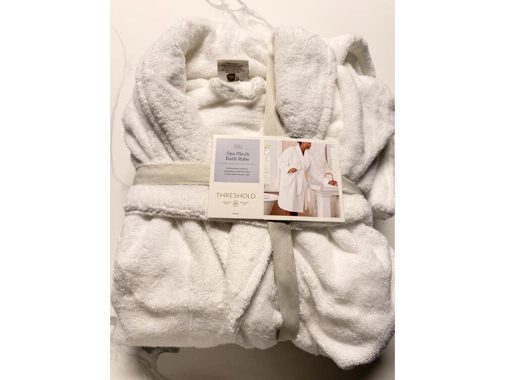 Threshold Spa Plush Bath Robe White L/XL Cotton Soft Absorbent NEW